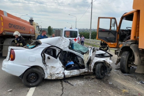 Под Волгоградом в аварии с грузовиком погибла женщина