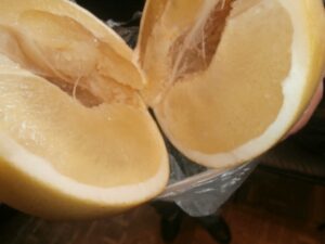 Во фроловскую колонию прислали фрукты, накаченные спиртом