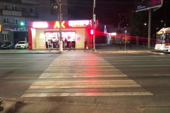 В центре Волгограда появился «Светофор под ногами»