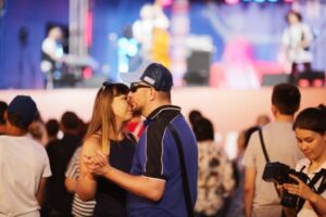 Кто-то любит, а кто-то позволяет себя любить – советы от волгоградского психолога
