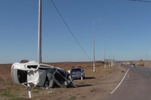 Под Волгоградом «Рено» протаранил столб: погиб 50-летний водитель