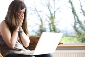 Волгоградец за интимные фото вымогал у знакомой 300 тысяч рублей