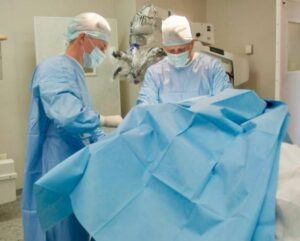 Двоих мужчин с редкой болезнью спасли хирурги из Волгограда