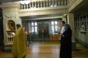 В волгоградской колонии-поселении осужденная обвенчалась с мужем