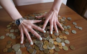 При проведении капремонта двух домов в центре Волгограда похищено 500 тысяч рублей