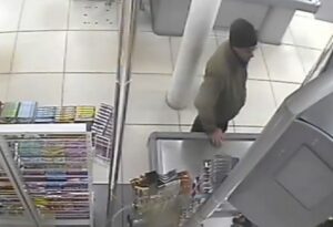 В городе Волжском ищут похитителя банковской карты