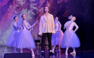 Семен Якубов, 22-летний актер театра и кино, певец: «Больше всего люблю исполнять советские песни»