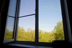 3-летний мальчик выпал из окна второго этажа МКД в Волгограде