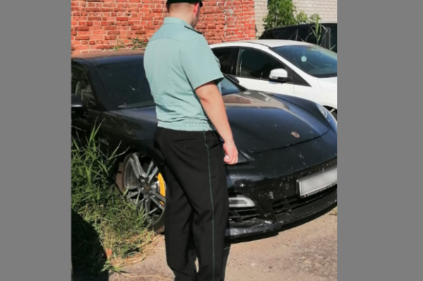 За неуплату 777 автоштрафов у волгоградца забрали Porsche