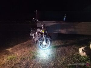 В Волгоградской области водитель мопеда въехал в прицеп и погиб