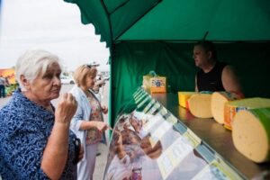 На ярмарках Волгограда порядка 2000 фермеров реализовали свою продукцию