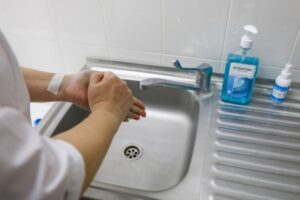 Жителям Волгограда напомнили о необходимости соблюдения карантинных мер