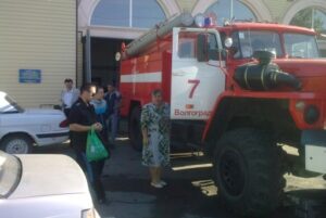 На юге Волгограда всю ночь из-за поджигателей эвакуировали людей