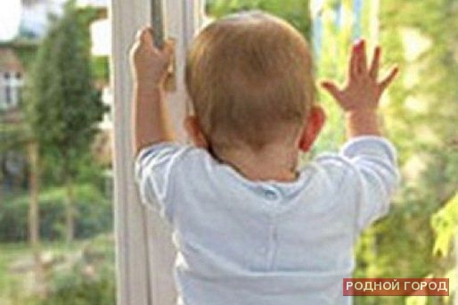 В Советском районе Волгограда 2-летний мальчик выпал из окна 7 этажа
