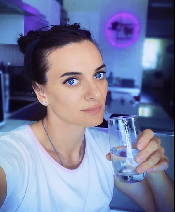 Исинбаева дала 5 советов, как правильно пить простую воду