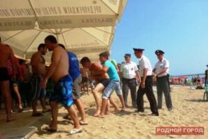 Трех волгоградцев задержали за массовую драку на пляже