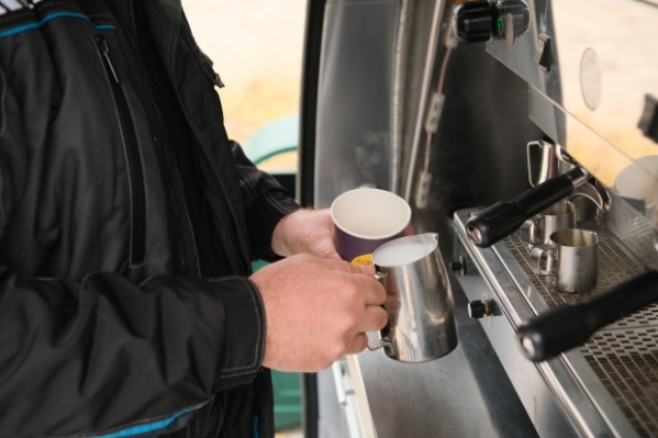 Пассажира оштрафовали за повреждение кофемашины в аэропорту Волгограда