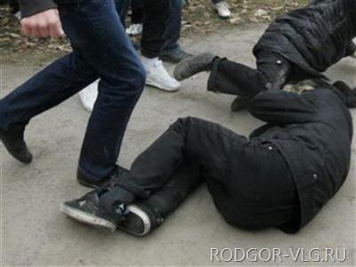 Под Волгоградом трое пьяных мужчин ограбили пятерых подростков