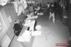 В Волгограде воры влезли в офис через крышу и украли 200 тысяч