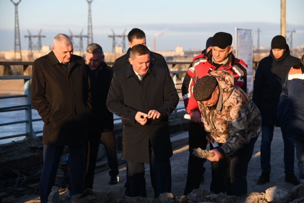 Автолюбители с пониманием относятся к пробкам на ГЭС из-за ремонта