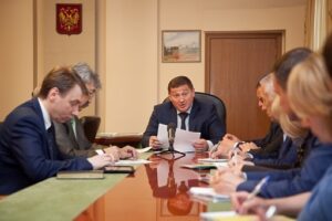 Андрей Бочаров провёл оперативное совещание по итогам состоявшихся рабочих встреч в Москве