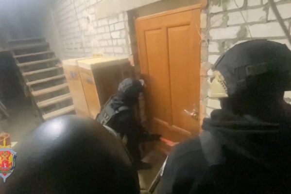 В Волгоградской области на видео сняли задержание владельца нарколаборатории