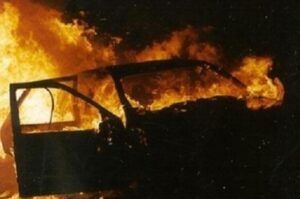 Посреди ночи неизвестные подожгли Mazda в Волгограде