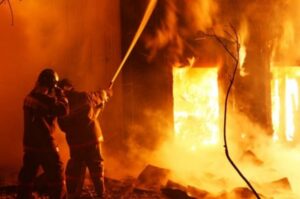В Волжском из-за пожара в 9-этажке эвакуировано 9 человек