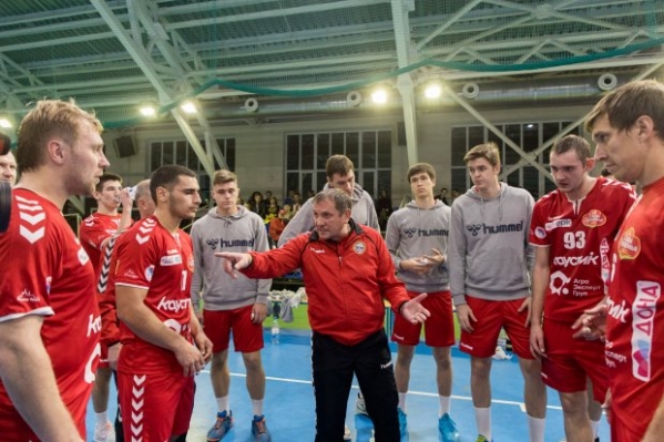 Волгоградский «Каустик» продолжает проигрывать в Суперлиге