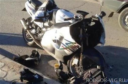 В Волгограде женщина погибла под колесами 18-летнего студента-байкера