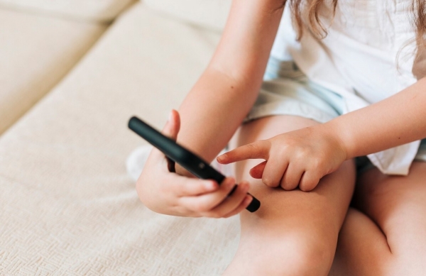 Волгоградская школьница перевела мошенникам почти 400 тысяч рублей с маминой карты