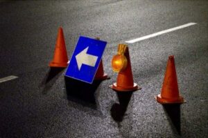 Из-за сноса рекламной арки ночью в Волгограде ограничат движение