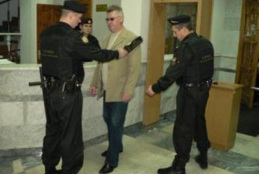 Топоры, ножи и отвёртки несут волгоградцы в суд