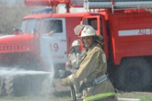 Женщина пострадала во время пожара в городе Волжском