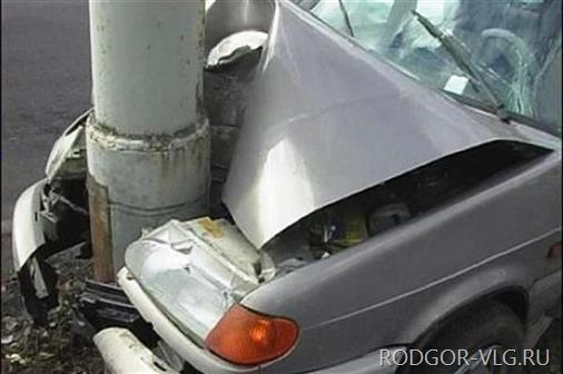 В Волжском в ДТП погиб человек, двое ранены