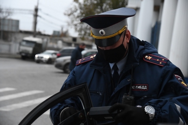 Волгоградец выплатит штраф за излишне тонированные стекла автомобиля