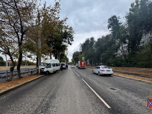В Волгограде 4 человека пострадали в ДТП с микроавтобусом