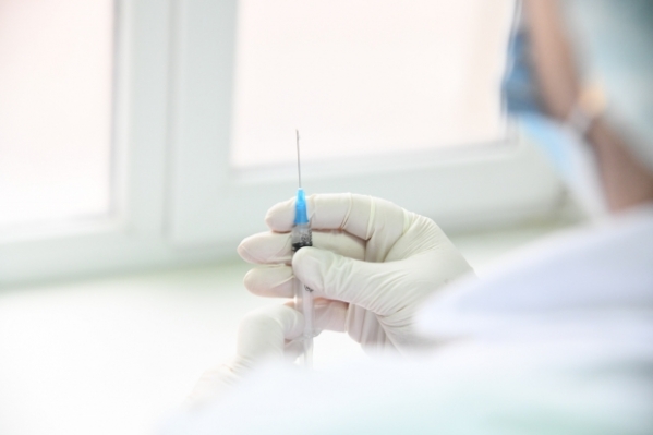 Более 12 тысяч волгоградцев привились от COVID-19 в майские праздники