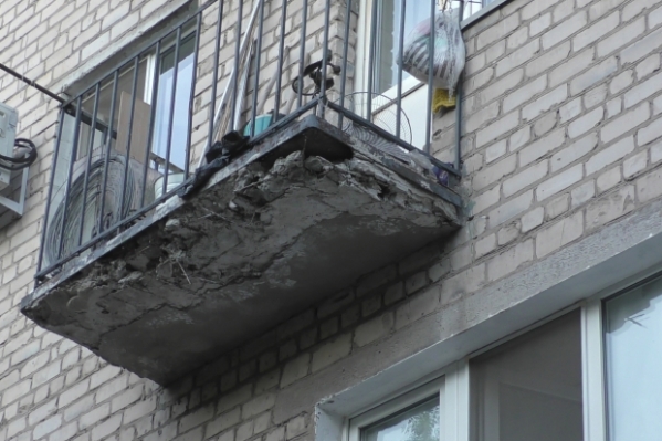 Жильцы дома в центре Волгограда жалуются на бездействие УК