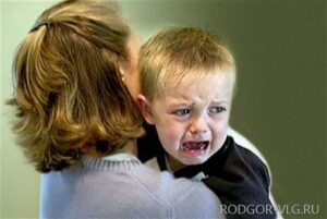 В Волгограде 2-летний мальчик выпал из окна третьего этажа