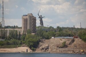 Андрей Бочаров проинспектировал строительство ключевых инфраструктурных объектов ЖКХ