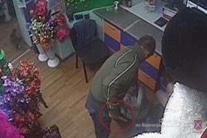 В Камышине 29-летний рецидивист с ножом ограбил цветочный павильон