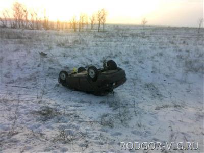 Под Волгоградом автоледи опрокинула «ВАЗ» в кювет
