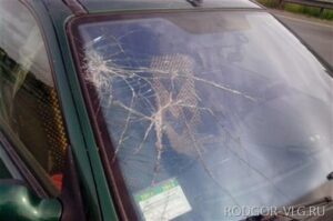 Пьяный волгоградец разбил у такси фару и лобовое стекло