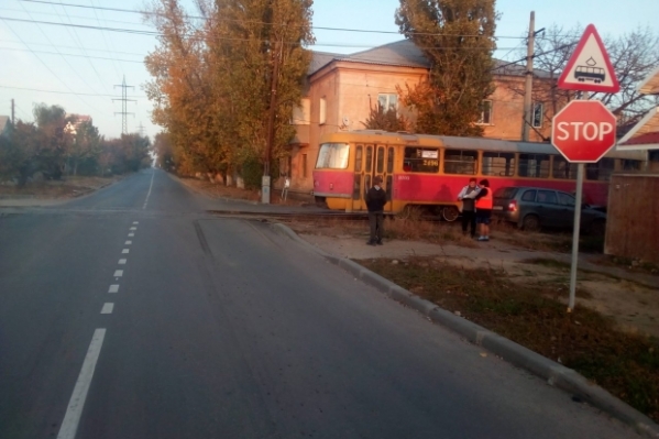 ДТП на западе Волгограда парализовало движение трамваев