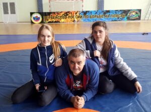 Фроловчанка выиграла юниорское первенство России по борьбе на поясах