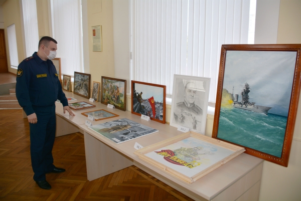 Волгоградские осужденные написали картины о войне
