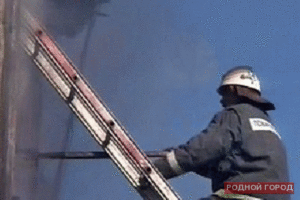 В центре Волгограда из-за пожара в пятиэтажке эвакуированы 30 человек