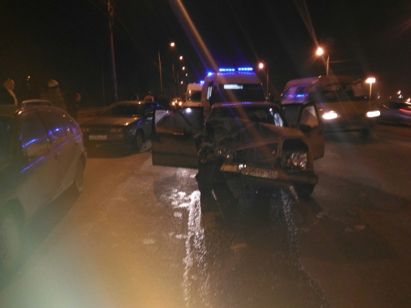 В Волгограде при столкновении двух иномарок пострадали три человека