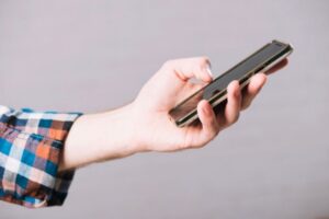 Волгоградцам рассказали о мошеннических нейроботах